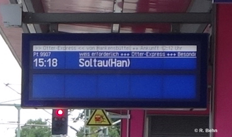 Celle Hauptbahnhof: Anzeigetafel mit Otter-Express