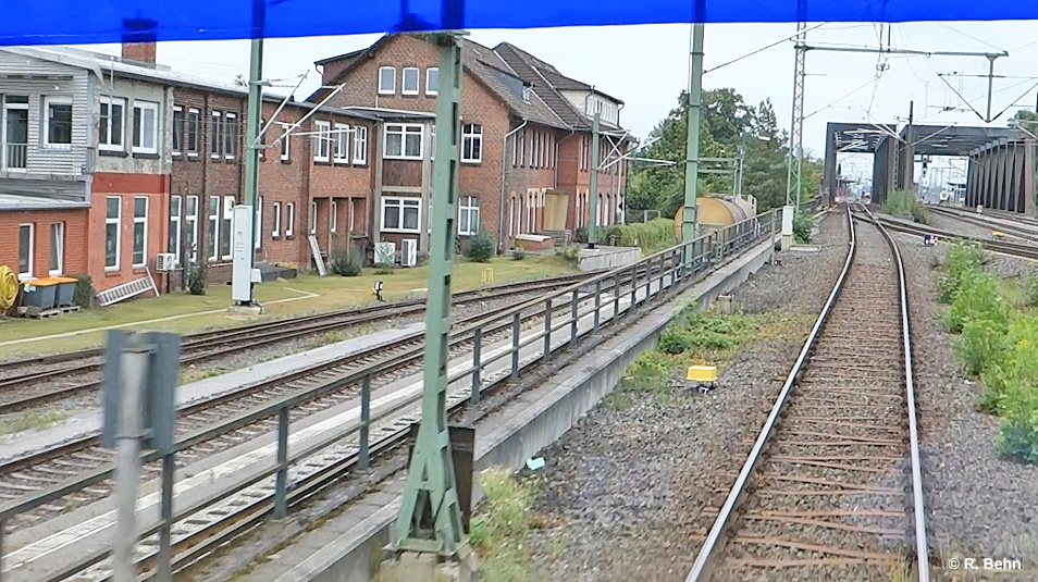 Otter-Express fährt durch Bahnhof Celle Nord nach Celle Hauptbahnhof