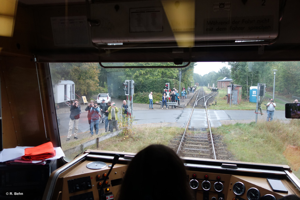 Einfahrt des Otter-Express' in den Hankensbütteler Bahnhof am Vormittag